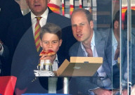 ROYALS - Prinz William und Sohn George essen Pizza beim Cricket-Spiel