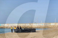 NEWS - Die Polizei untersucht den Fund einer "kopflosen" Kinderleiche an einem Strand der Costa Dorada, Spanien