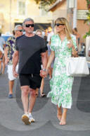 PEOPLE - Sylvester Stallone et sa femme Jennifer Flavin se promenent sur le port de St Tropez