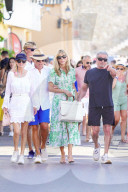 Sylvester Stallone et sa femme Jennifer Flavin se promenent sur le port de St Tropez