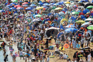 NEWS - China: Volle Straände in Dalian City