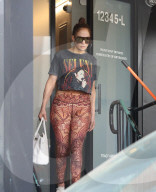PREMIUM EXCLUSIVE Jennifer Lopez Pays Tribute To Late Singer Selena At The Gym