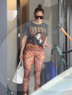 PREMIUM EXCLUSIVE Jennifer Lopez Pays Tribute To Late Singer Selena At The Gym