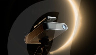 Gadget turns smart phone into a powerful telescope.               