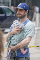 PEOPLE - Daniel Ratcliffe mit Baby am SAG-AFTRA-Streik in New York