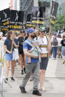 PEOPLE - Daniel Ratcliffe mit Baby am SAG-AFTRA-Streik in New York
