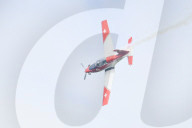 NEWS -  Die Schweizer PC-7-Kunstflugstaffel am Himmel beim Finale der Swiss Open Gstaad
