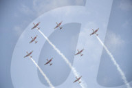 NEWS -  Die Schweizer PC-7-Kunstflugstaffel am Himmel beim Finale der Swiss Open Gstaad