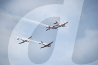 NEWS -  Die Schweizer PC-7-Kunstflugstaffel am Himmel beim Finale der Swiss Open Gstaad