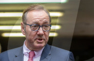 PEOPLE - Kevin Spacey in allen Anklagepunkten fÃ¼r nicht schuldig befunden