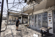'Living hell': Rhodes residents criticise response to wildfires