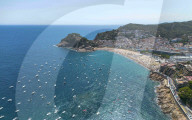 NEWS - Spanien: Touristen bevölkern die Strände von Tossa de Mar an der Costa Brava