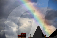 FEATURE - Regenbogen am Himmel über der Hauptstadt Bern