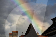 FEATURE - Regenbogen am Himmel über der Hauptstadt Bern