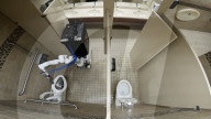 FEATURE - Ein neuer Roboter übernimmt mühelos die schmutzige Arbeit der Reinigung öffentlicher Toiletten