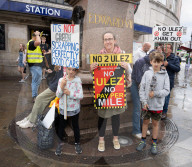 Anti-ULEZ protestors in Tooting Broadway London, Great Britain 
26th August 2023 

People campaigning to stop the ULEZ expansion which is due to commence on 29th August 2023 hold placards towards the traffic around Tooting Broadway