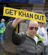 Anti-ULEZ protestors in Tooting Broadway London, Great Britain 
26th August 2023 

People campaigning to stop the ULEZ expansion which is due to commence on 29th August 2023 hold placards towards the traffic around Tooting Broadway