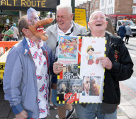 Anti-ULEZ protestors in Tooting Broadway London, Great Britain 
26th August 2023 

People campaigning to stop the ULEZ expansion which is due to commence on 29th August 2023 hold placards towards the traffic around Tooting Broadway