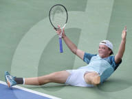 TENNIS - Der Schweizer Dominic Stricker jubelt nach seinem Sieg gegen Tsitsipas am US Open
