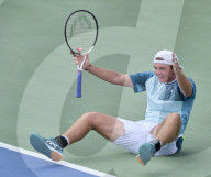 TENNIS - Der Schweizer Dominic Stricker jubelt nach seinem Sieg gegen Tsitsipas am US Open