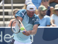 TENNIS - Der Schweizer Dominic Stricker jubelt nach seinem Sieg gegen Tsitsipas am US Open