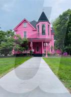 FEATURE - Ein echtes Barbie-Traumhaus steht für 1,1 Millionen Dollar zum Verkauf