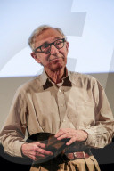 PEOPLE - Woody Allen präsentiert seinen 50. Film mit dem Titel "Coup de chance" in Lyon