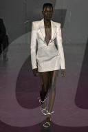 MODE - New York FW Frühling/Sommer 2024:  Pretty Little Thing by Naomi Campbell