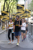 NEWS - USA: Sie streiken weiter - SAG-AFTRA Streikpostenkette in  New York