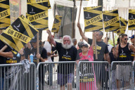 NEWS - USA: Sie streiken weiter - SAG-AFTRA Streikpostenkette in  New York