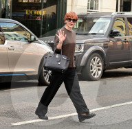 Excl - Lily Allen at Coco Nails Club