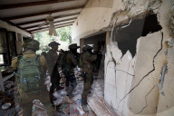Israeli army secures kibbutz Be'eri after massacre of civilians by Hamas