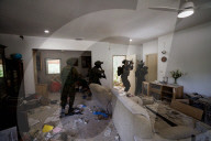 Israeli army secures kibbutz Be'eri after massacre of civilians by Hamas