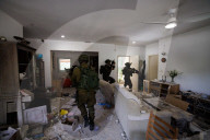 Israeli army secures kibbutz Be'eri after massacre of civilians by Hamas
