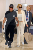 EXKLUSIV - Nicole Kidman wird am Flughafen von Sydney von ihrem Ehemann Keith Urban empfangen