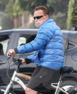 PREMIUM EXCLUSIVE Arnold Schwarzenegger Exudes Terminator Vibes During His Morning Bike Ride
