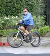 PREMIUM EXCLUSIVE Arnold Schwarzenegger Exudes Terminator Vibes During His Morning Bike Ride