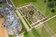 FEATURE - King Charles lässt Bäume im neuen Öko-Topiary-Garten in Sandringham ausgraben