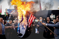 NEWS - Nahost-Konflikt: Verbrennen der israelischen Flagge an einer Demonstration in Teheran