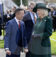 ROYALS - Königin Camilla beim Besuch des QIPCO British Champions Day auf der Rennbahn Ascot