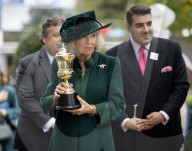 ROYALS - Königin Camilla beim Besuch des QIPCO British Champions Day auf der Rennbahn Ascot