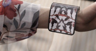 Smart mobile phone wraps around the wrist