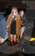 PEOPLE - Taylor Swift ist abends in NYC unterwegs