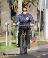 PREMIUM EXCLUSIVE Arnold Schwarzenegger riding bike after being SUED by cyclist