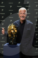 £1 million C-3PO star wars anroid head leads £12m movie prop auction