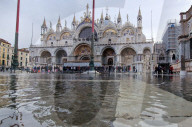NEWS - Hochwasser auf dem Markusplatz in Venedig