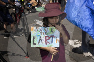 School Strike 4 Climate: Australian students skip classes en masse to call for action
