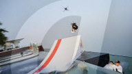 Daredevils's leap from world's highest infinity pool