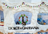 FEATURE - Das teuerste Lebkuchenhaus der Welt - nach dem Vorbild eines Dolce & Gabbana-Geschäfts