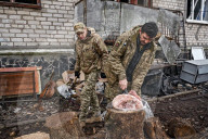 NEWS - Ukraine-Krieg:  Soldaten der 65. Mechanisierten Brigade im Saporischschja-Sektor der Frontlinie